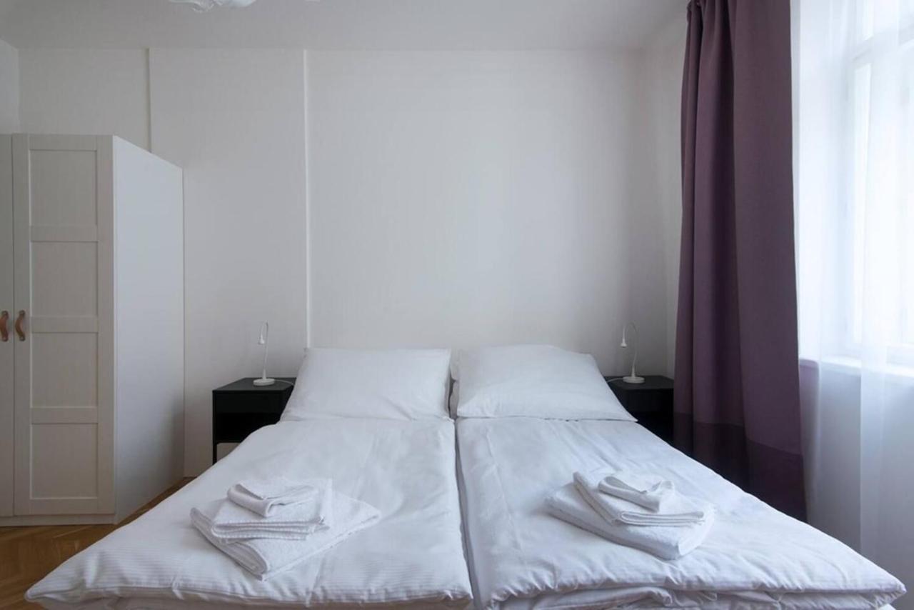 Veleslavin Apartments Praag Buitenkant foto